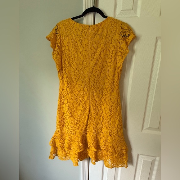 Lauren Ralph Lauren Women’s 10 Yellow Lace Shift Dress - Picture 3 of 3
